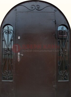 Арочная дверь со стеклом и ковкой ДА-16 под старину в Дзержинском
