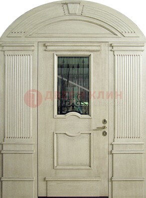 Белая входная дверь массив со стеклом и ковкой ДА-49 в Дзержинском