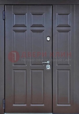 Тёмная двухстворчатая входная дверь для коттеджа с МДФ ДМ-533 в Дзержинском