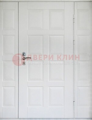 Белая входная дверь для коттеджа с МДФ ДМ-536 в Дзержинском