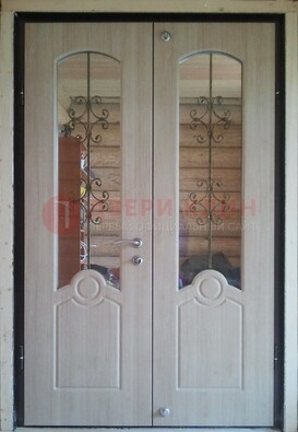 Парадная дверь со стеклянными вставками и ковкой ДПР-23 в деревянный дом в Дзержинском