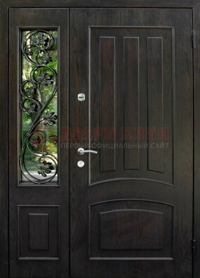 Парадная дверь со стеклянными вставками и ковкой ДПР-31 в кирпичный дом в Дзержинском