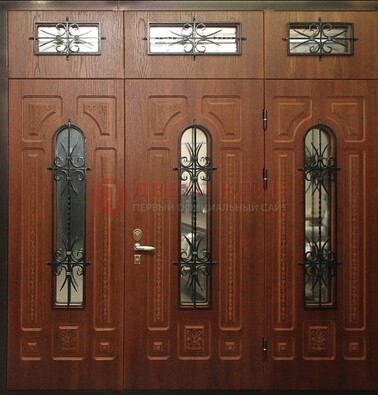 Парадная дверь с металлическими вставками и ковкой ДПР-72 в дом в Дзержинском