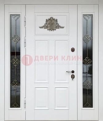 Белая входная парадная дверь со стеклом и ковкой ДПР-92 в Дзержинском