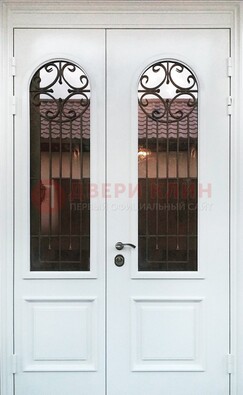 Белая стальная дверь стекло с ковкой и филенкой ДСК-201 в Дзержинском