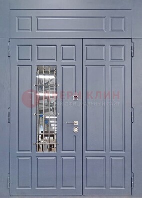 Серая двухстворчатая дверь Винорит со стеклом и ковкой ДСК-234 RAL 7024 в Дзержинском