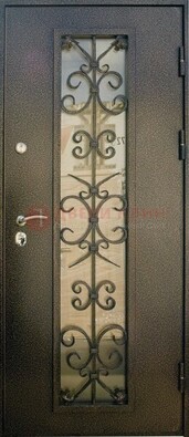 Входная дверь Дверь со стеклом и ковкой черного цвета ДСК-76 для веранды в Дзержинском