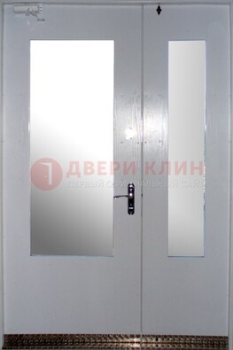 Белая  тамбурная дверь со стеклянными вставками ДТМ-18 в Дзержинском