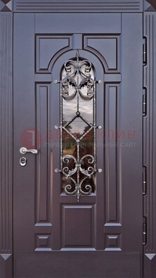 Темная уличная дверь с виноритом и стеклом с ковкой ДВТ-164 в Дзержинском