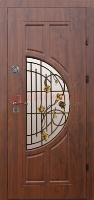 Стальная коричневая дверь с виноритом и ковкой ДВТ-82 в Дзержинском