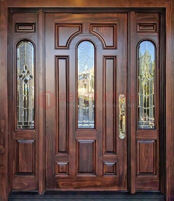 Железная классическая дверь с массивом дуба и витражом ВЖ-18 в Дзержинском